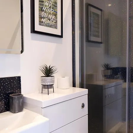 Comfortable 4-Bed House With 3 Bathrooms, Free Parking! Cambridge  Exterior photo