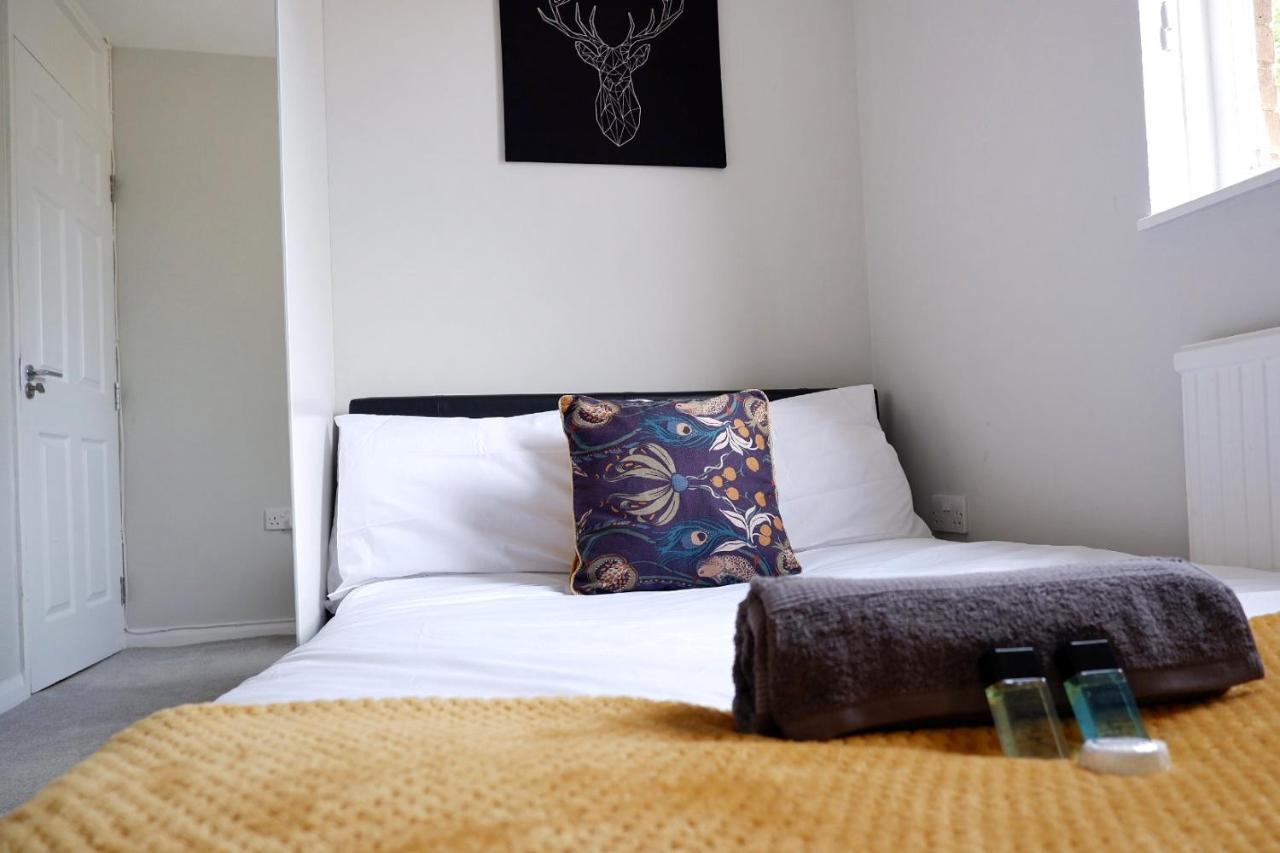 Сasa de vacaciones Comfortable 4-bed House With 3 Bathrooms, Free Parking! *